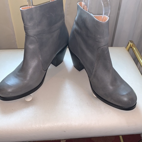 CHIO Studded Block Heels Gray Distressed Leather Ankle Boots Studded Boho 38 - Picture 3 of 8